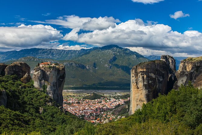 Meteora Day Trip with central Pick up & optional Lunch - Meeting the local guide at Meteora