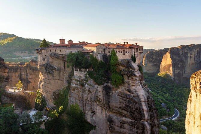 "Meteora Highlights: A Journey Among the Sky-High Monasteries" - Varlaam and the drama of the precipice
