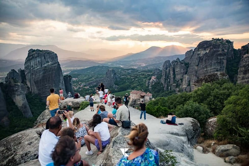Meteora: Majestic Sunset Tour & Monasteries with Local Guide - Why the evening timing works so well