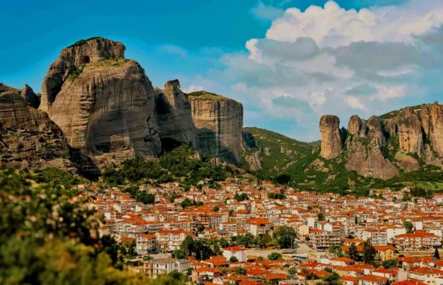 Meteora Monasteries: Full Day Tour from Athens - Kastraki and the first look at Meteora