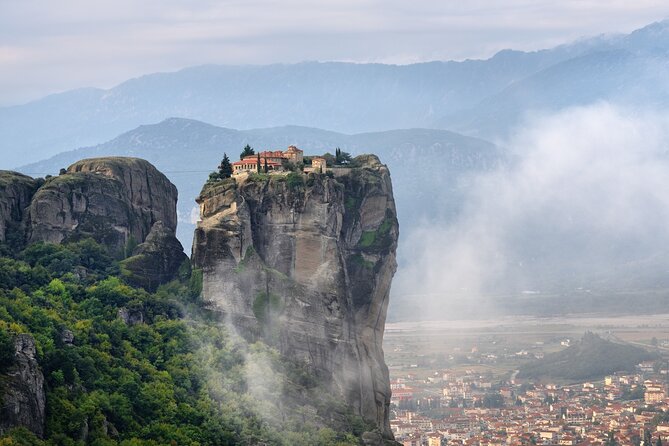 Meteora: Monasteries Tour with Lunch and Athens Transfer Option - Roussanou and its dramatic cliff setting