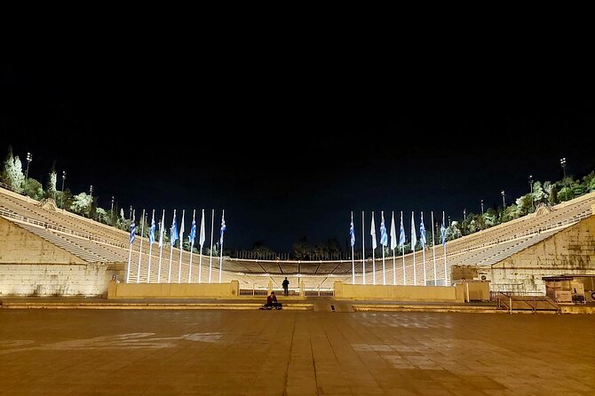 Night Tour of the City of Athens with Guide in Spanish - Plaka, the Metropolitan Cathedral, and old Athens