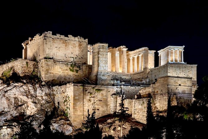 Night Tour of the City of Athens with Guide in Spanish - Syntagma Square and the Greek Parliament
