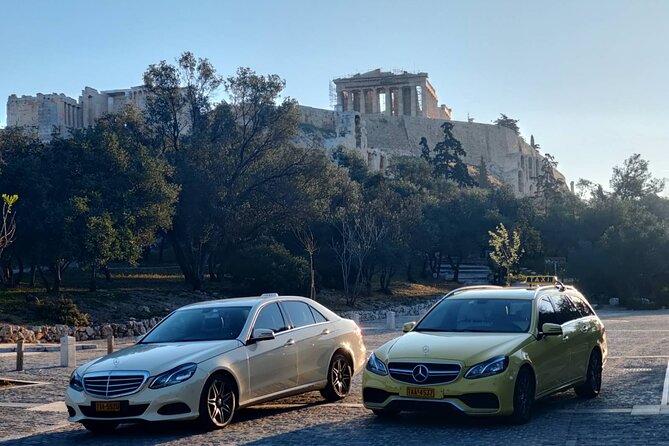Piraeus Port to Athens Hotels Private Transfer with Meet & Greet - Choosing between a Mercedes sedan and minivan
