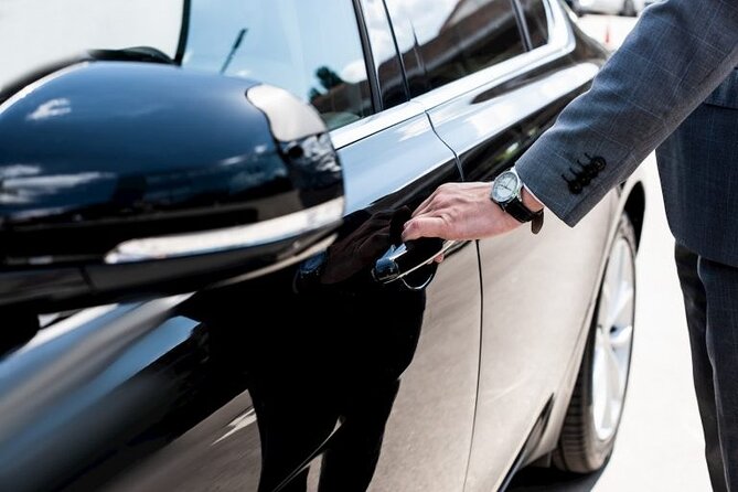 Private Airport Hotel Transfer in Athens by Luxury Van - A calm start after landing at Athens Airport