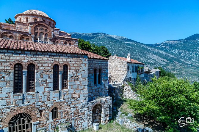 Private Delphi and Hosios Loukas Monastery - Great Lunch and Drinks Included - Arachova brings mountain scenery and free time