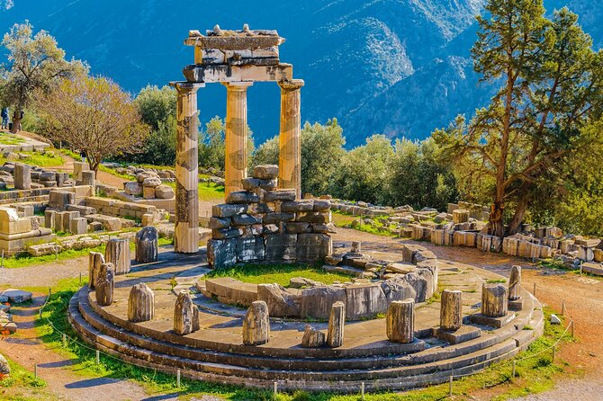 Private Luxury Tour: Delphi & Thermopylae – The 300’s Legacy - Lunch in Delphi with a mountain view