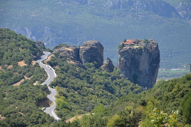 Private Tour to Monasteries of Meteora & Thermopylae from Athens - Kalambaka lunch beneath the gray rocks