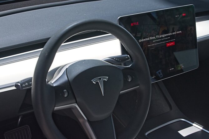 Private Transfer from Athens Airport to Athens City with Tesla - What the 45-minute ride really gives you