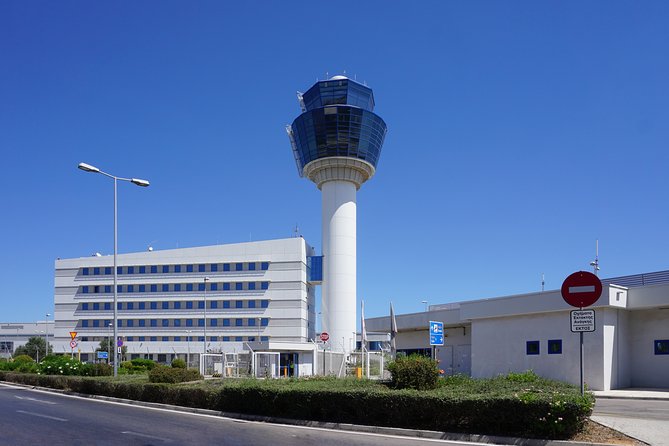 Private Transfer from Athens Airport to Piraeus Port - What the private format gives you