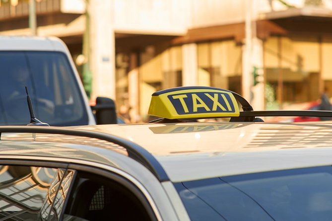 Private transfer from Athens International Airport to ATHENS CITY - A private car makes the price easier to judge