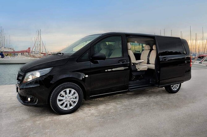 Private Transfers from Athens Int. Airport to Athens City - The 45 to 60 minute drive into Athens