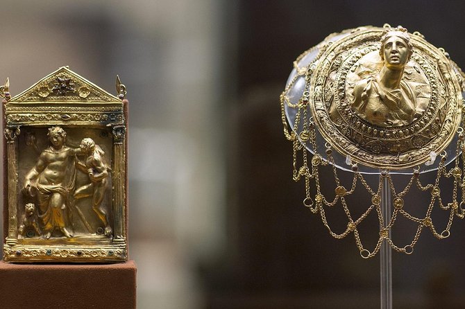 Private Walking Tour: National Archaeological Museum - The guide makes the difference