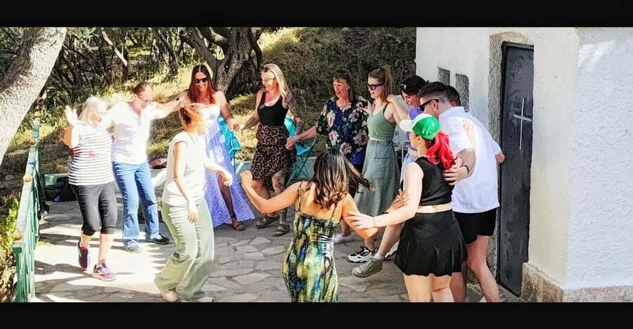 Steps to tradition: Greek traditional dances in Athens - Two hours of movement with Tania