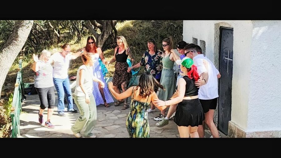 Steps to tradition: Greek traditional dances in Athens - The hilltop location changes the lesson