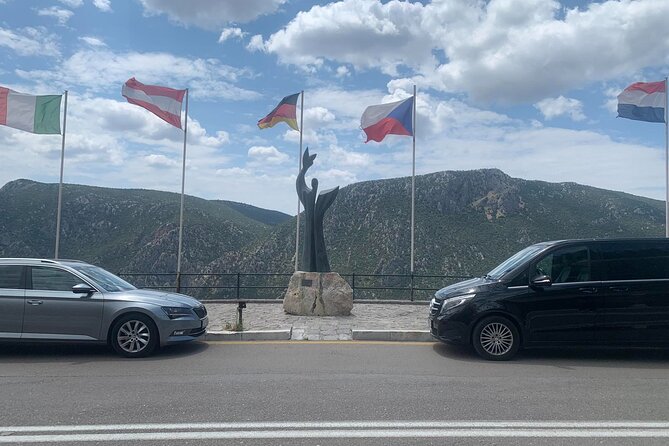 Thermopylae and Delphi Private Full-Day Tour from Athens - Lunch at a traditional Greek taverna