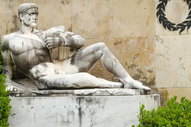 Thermopylae and Delphi Private Full-Day Tour from Athens - A quick stop in Arachova