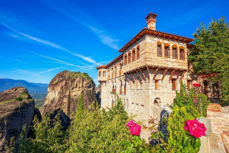 Thermopylae, Meteora and Delphi Full Day Tour - Arachova for stone lanes and mountain views