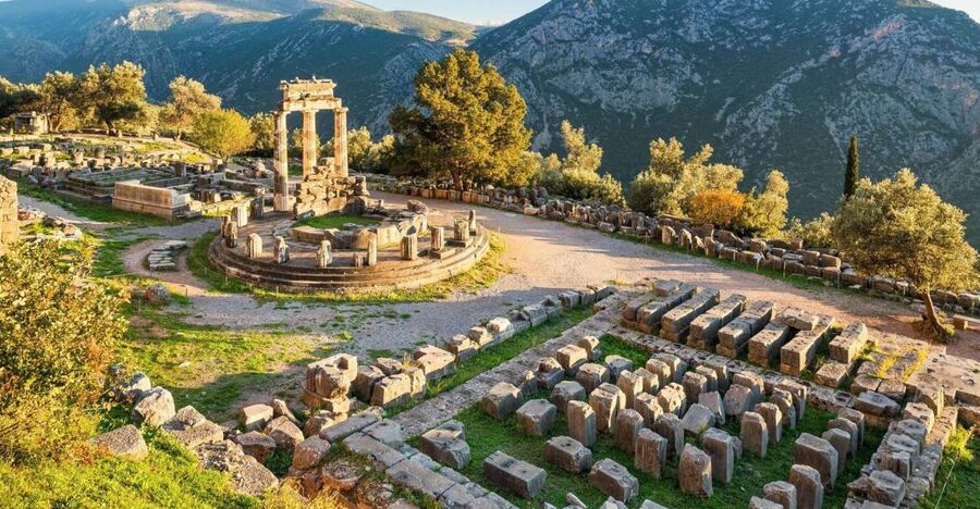 Thermopylae, Meteora and Delphi Full Day Tour - Thermopylae and the story of Leonidas