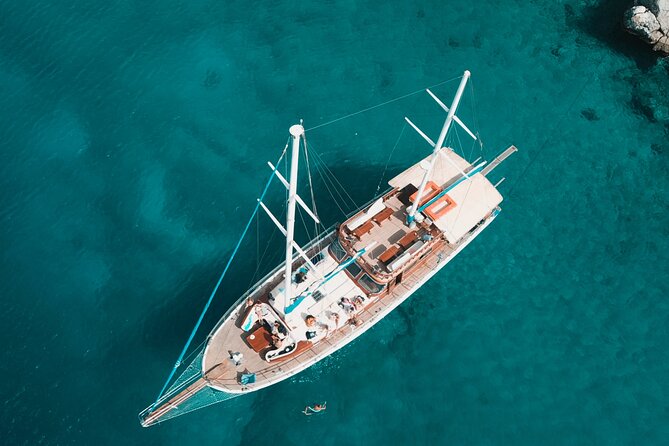 Unique sailing experience to Aegina-Metopi and Skala - At a glance