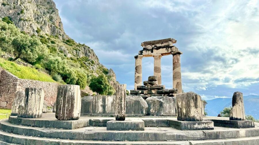 Visit Delphi & Meteora Monasteries Full Day Private Trip - Who should book this experience