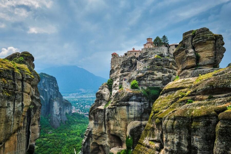 Visit Delphi & Meteora Monasteries Full Day Private Trip - Delphi, the ancient center of the Greek world