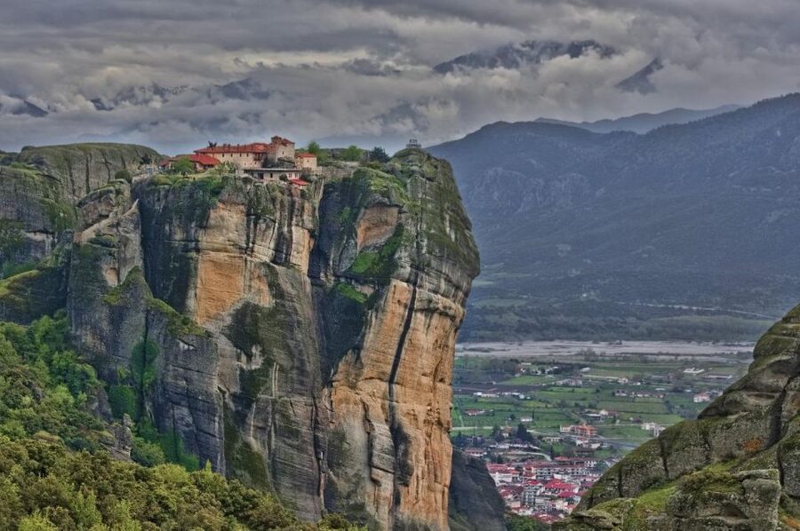 Visit Delphi & Meteora Monasteries Full Day Private Trip - Meteora, monasteries above the rocks