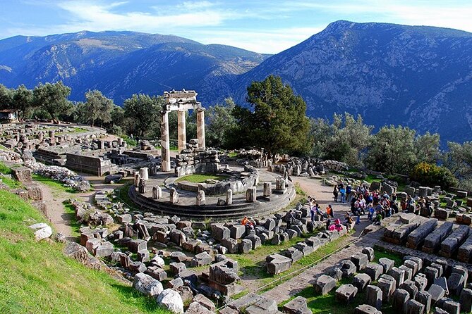 Visit Delphi the famous oracle! Explore the mysteries of the ancient world! - Apollo’s temple and the meaning of the ruins